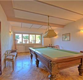 6 bedroom villa with large pool and tennis court near Arezzo, Southern Tuscany, sleeps 12